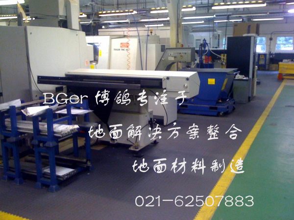 生產(chǎn)車間地面起砂、耐油污處理采用重型設(shè)備生產(chǎn)車間地板